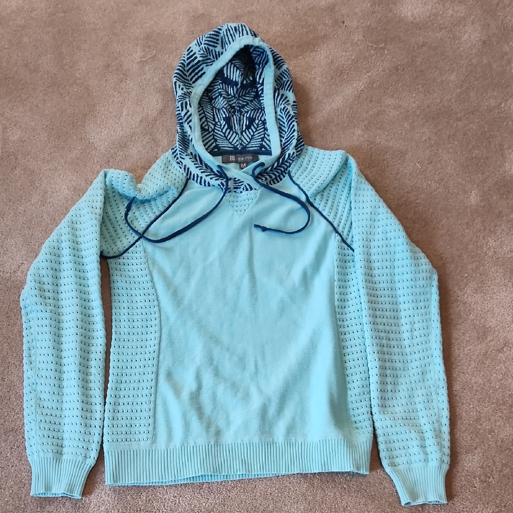 Title Nine Light Blue V-Neck Sweater with Patterned Hood
